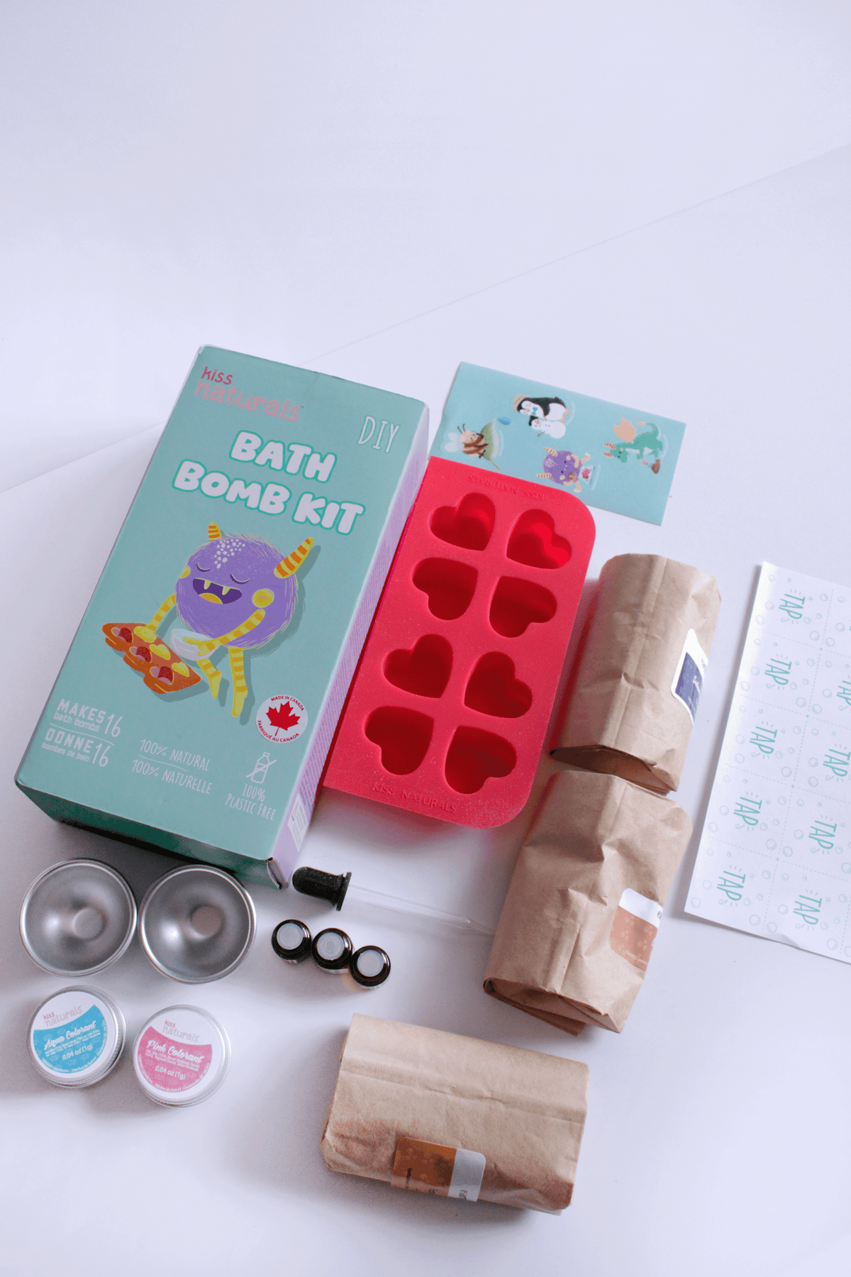 Everything included in the kids bath bomb kit